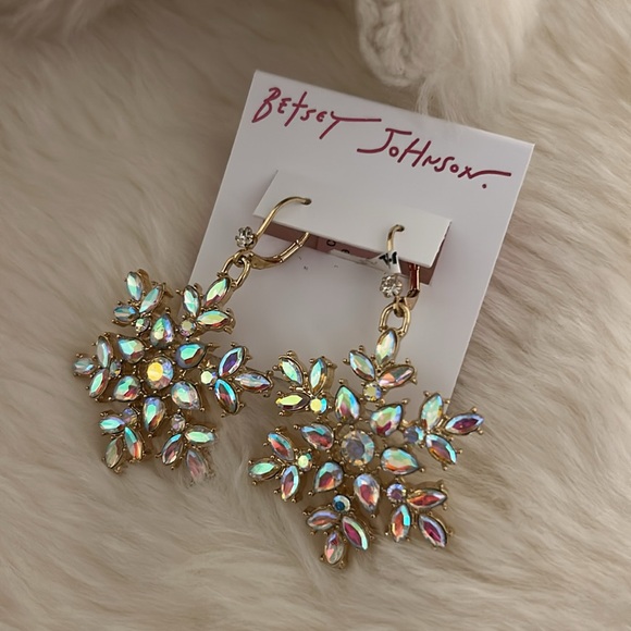 NEW! Betsey Johnson Snowflake Statement Earrings - Picture 3 of 8